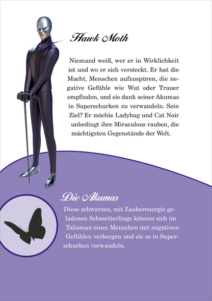 Gezeigt wird eine Innen- oder Zusatzansicht von „Miraculous – Superheldin im Einsatz“. Die Illustration zeigt den Charakter Hawk Moth in einem eleganten, dunklen Anzug. Seine Gesichtsmaske und der Stab betonen seine geheimnisvolle Gestalt. Links unten befindet sich ein Kreis mit der Darstellung eines Schmetterlings. Der Text ist in einer klaren, modernen Schriftart gehalten.