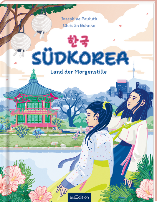 Das Buchcover zeigt eine farbenfrohe Illustration, die eine harmonische Kombination aus traditioneller und moderner Architektur in Südkorea darstellt. Im Vordergrund sind zwei Frauen in traditionellen Kleidern abgebildet, die in einer nachdenklichen Pose verharren. Im Hintergrund ist ein stilisiertes Pagodengebäude und moderne Hochhäuser in sanften Pastellfarben zu sehen. Der Titel „SÜDKOREA“ ist prominent in Blau gestaltet sowie in roten koreanischen Schriftzeichen, ergänzt durch den...
