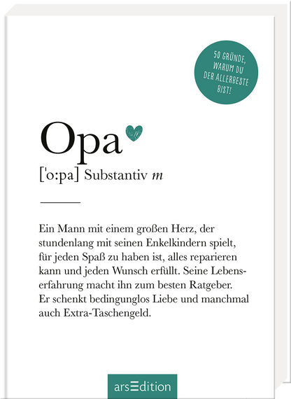 Das Buchcover zeigt den Titel „Opa“ in großen, modernen Buchstaben, wobei das „O“ in einem herzförmigen Symbol endet. Darunter steht die Definition „[ˈopa] Substantiv m“ in eleganter Schrift. Die Farbgestaltung ist überwiegend in Weiß und Schwarz gehalten, ergänzt durch ein grünes, abgerundetes Feld mit dem Text: „50 Gründe, warum du der Allerbesteste bist!“. Die Atmosphäre ist warm und einladend, und es vermittelt eine liebevolle Beziehung zu Großeltern. Ganz unten...