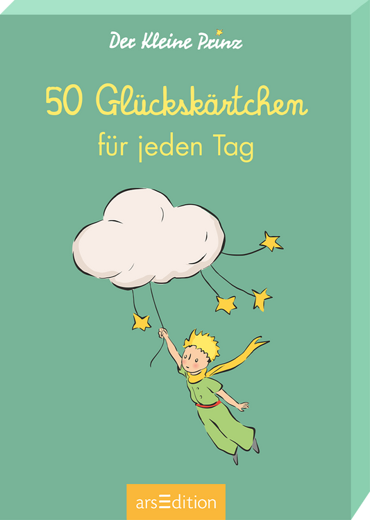 Das Buchcover zeigt einen kleinen Prinzen mit blonden Locken, der vor einem hellgrünen Hintergrund schwebt. Er hält an zwei Fäden, die mit einem weißen, wolkenförmigen Element verbunden sind, das von goldenen Sternen umgeben ist. Der Titel „50 Glückskärtchen für jeden Tag“ ist in freundlicher, gelber Schrift gestaltet und befindet sich zentral im oberen Bereich. Darüber steht „Der kleine Prinz“ in einer kleineren, verspielten Schrift. Ganz unten mittig steht der Logoschriftzug...
