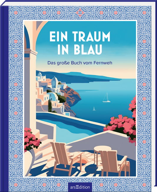 Das Buchcover zeigt eine malerische Küstenlandschaft mit strahlend blauen Wasser und Häusern in Weiß- und Blautönen. Der Titel „EIN TRAUM IN BLAU“ ist in großer, heller Schrift oben platziert, während der Untertitel „Das große Buch vom Fernweh“ in kleinerer Schrift darunter steht. Die Atmosphäre wirkt einladend und träumerisch, untermalt von blühenden Blumen in kräftigen Farben. Ganz unten mittig steht der Logoschriftzug von arsEdition.