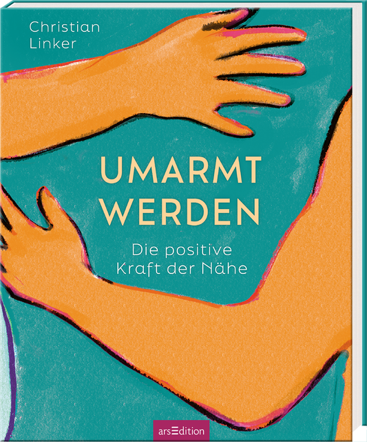 Das Buchcover zeigt zwei Hände, die sich umarmen, auf einem leuchtend türkisfarbenen Hintergrund. Darauf steht in großen, gelben Buchstaben „UMARMT WERDEN“. Darunter in kleinerer Schrift steht der Untertitel „Die positive Kraft der Nähe“. Der Autor Christian Linker ist am oberen Rand in sanften, grauen Buchstaben angegeben. Der Cover-Design vermittelt ein Gefühl von Wärme und Nähe. Ganz unten mittig steht der Logoschriftzug von arsEdition.