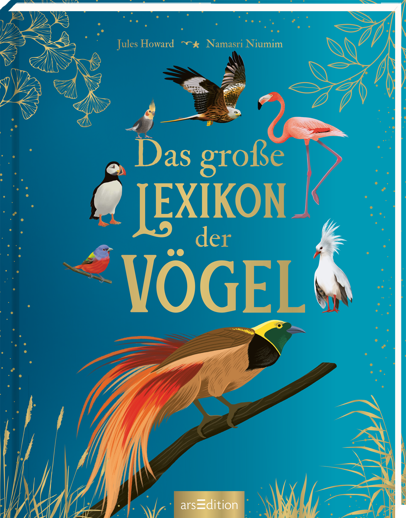 Auf einem leuchtend blauen Hintergrund sind viele verschiedene Vögel abgebildet, und zwar: ein Rotmilan, ein Nymphensittich, ein Raggiparadiesvogel, ein Papstfink, ein Kubaflamingo und ein Kagu. Der Titel „Das große Lexikon der Vögel“ ist in eleganter, goldfarbener Schrift in der Mitte des Covers platziert. Oben finden sich die Namen des Autors Jules Howard und der Illustratorin Namasi Niumin. Ganz unten mittig steht der Logoschriftzug von arsEdition.