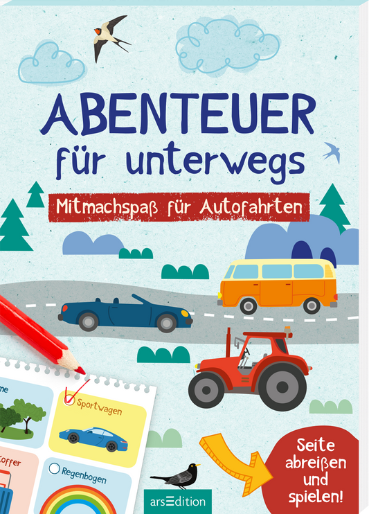 Auf dem Buchcover steht in großen blauen Buchstaben der Titel „ABENTEUER für unterwegs“. Darunter befindet sich der rote Zusatz „Mitmachspaß für Autofahrten“ in weißer Schrift. Im Hintergrund sind stilisierte Autotransporte, wie ein blauer Sportwagen und ein gelbes Busfahrzeug, sowie einfache Landschaftselemente wie Bäume und Wolken in fröhlichen Farben zu sehen. Ganz unten mittig steht der Logoschriftzug von arsEdition.
