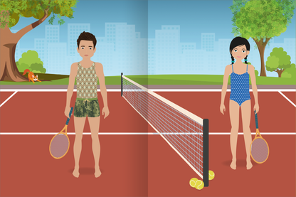 Gezeigt wird eine Innen- oder Zusatzansicht von „Sticker-Anziehpuppen – Beim Sport“. Die Abbildung zeigt zwei Kinder auf einem Tennisplatz. Ein Junge trägt ein gemustertes Oberteil und eine kurze Hose, während ein Mädchen in einem blauen Badeanzug mit weißen Punkten zu sehen ist. Beide halten Tennisschläger. Im Hintergrund sind Bäume und ein Park zu erkennen. Die Farben sind lebhaft und fröhlich, mit einem klaren, cartoonhaften Stil.