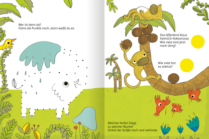 Gezeigt wird eine Innen- oder Zusatzansicht von „Lustige Tierkinder-Rätsel“. Die Seite zeigt bunte Illustrationen eines niedlichen, regennassen Elefanten und eines schüchternen Affen, der Kokosnüsse zählt. Der Hintergrund ist lebhaft mit grünen Pflanzen und bunten Vögeln gestaltet. Die Schriftarten sind klar und gut lesbar, in fröhlichen Farben gehalten, die das verspielte Thema des Buches unterstreichen. Rätselhafte Fragen sind klar formuliert und gut sichtbar.