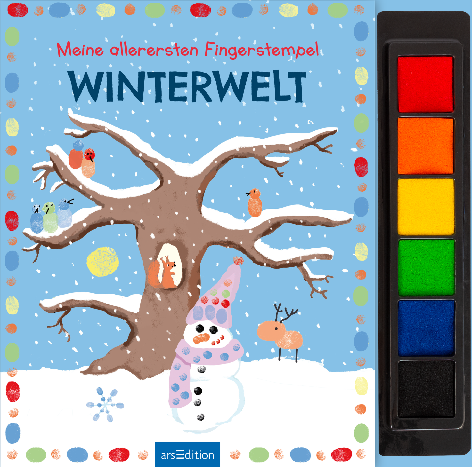 Auf dem Buchcover „Meine allerersten Fingerstempel WINTERWELT“ entfaltet sich eine winterliche Szene mit einem schneebedeckten Baum, auf dessen Ästen bunte Vögel sitzen. Im Vordergrund steht ein fröhlicher Schneemann mit einer lila Mütze. Der Hintergrund ist in einem hellen Blau gehalten, durchsetzt mit weißen Schneeflocken. Der Titel ist in großen, verspielten Buchstaben in Dunkelblau gestaltet. Ganz unten mittig steht der Logoschriftzug von arsEdition.