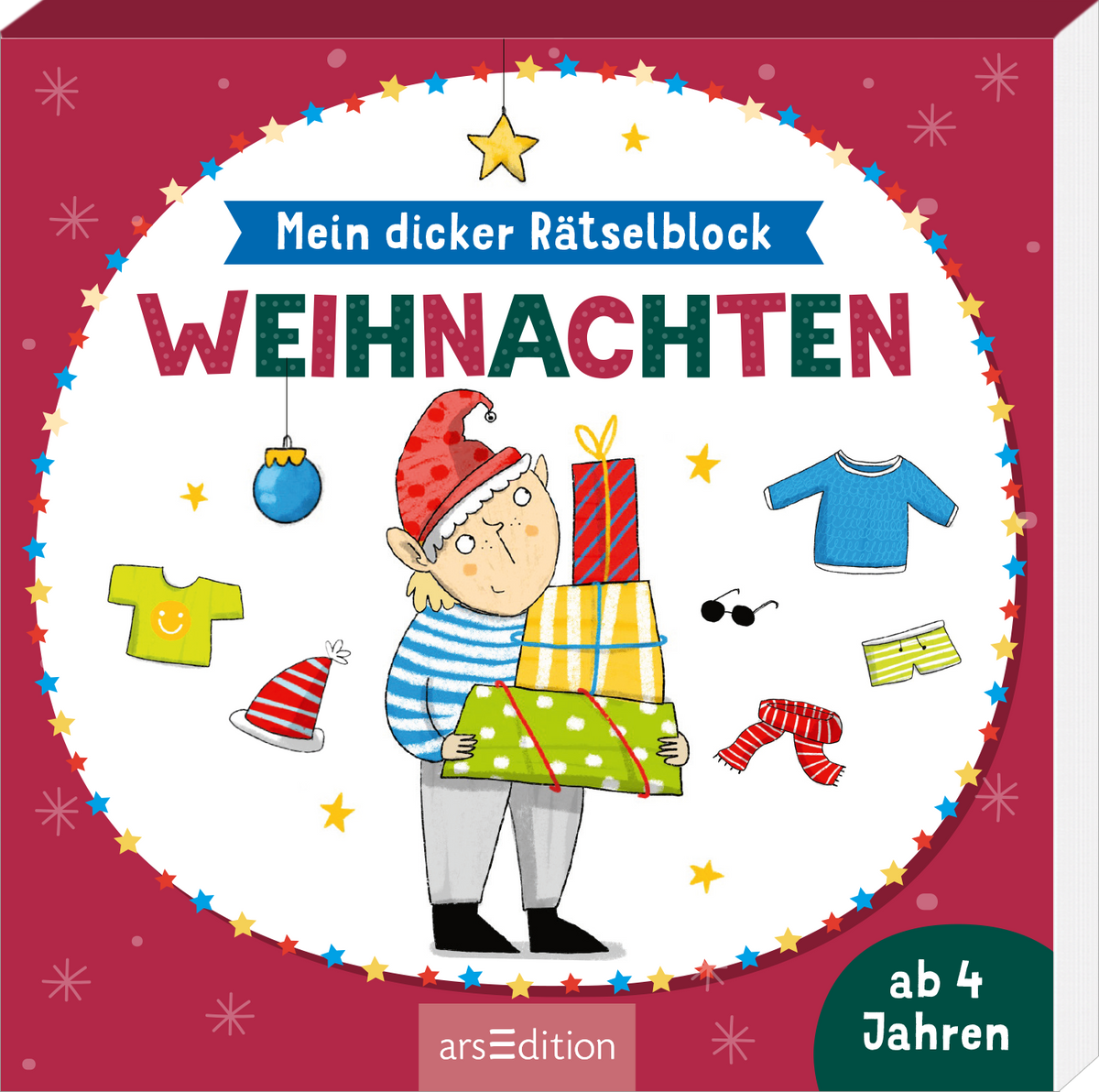 Auf dem Buchcover „Mein dicker Rätselblock WEIHNACHTEN“ steht ein fröhlicher Junge mit einer roten Mütze, der bunt gepackte Geschenke balanciert. Die Farben sind hell und einladend: ein roter Hintergrund mit weißen Sternen und einem blauen Banner. Die große Schrift „WEIHNACHTEN“ ist in verschiedener Typografie gestaltet, während der Untertitel „ab 4 Jahren“ in kleinerer Schrift erscheint. Ganz oben mittig befindet sich ein roter SPIEGEL-Bestseller-Button. Ganz unten mittig...