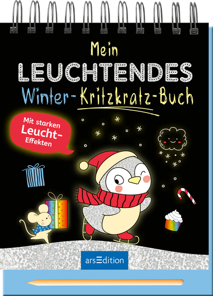 Das Buchcover zeigt einen niedlichen Pinguin mit rotem Schal und Mütze, der fröhlich steht. Der Hintergrund ist in tiefem Schwarz gehalten, was die bunten Elemente hervorhebt. Oben steht der Titel „Mein LEUCHTENDES Winter-Kritzkatz-Buch“ in großen, leuchtenden Buchstaben. In der linken unteren Ecke befindet sich eine kleine Maus neben farbigen Präsenten. Ein rotes Banner verkündet: „Mit starken Leucht-Effekten“. Ganz unten mittig steht der Logoschriftzug von arsEdition.