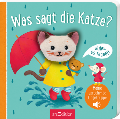 Auf dem Cover des Buches „Was sagt die Katze?“ sieht man eine niedliche Katze mit einem großen, roten Regenschirm, die in einem gelben Regenmantel gekleidet ist. Umgeben von Spritzern, die auf einen hellblauen Hintergrund fallen, hält sie ein kleines Bärenkind in der Hand. Rechts steht eine Maus in einem roten Mantel, die fröhlich ein Gespräch führt, während oben der Ausruf „Juhu, es regnet!“ zu sehen ist. Am unteren Rand findet sich der Text „Meine sprechende Fingerpuppe“....