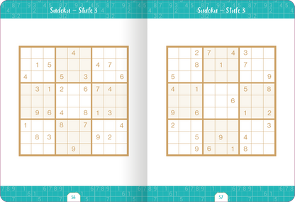 Gezeigt wird eine Innenansicht von „Kleine Auszeit – Sudoku“. Die Doppelseite präsentiert zwei Sudoku-Rätsel im 9x9-Gitterformat. Die Kästchen sind hellbeige hinterlegt mit dünnen, braunen Linien, die die einzelnen Bereiche abgrenzen. Die Zahlen sind klar und deutlich in einer gut lesbaren, dunkelgrauen Schriftart gesetzt. Der Hintergrund der Seite ist in einem sanften Türkis gehalten, mit dezenten Zahlenmustern, die eine entspannende Atmosphäre schaffen.