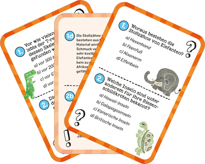 Gezeigt wird eine Innen- oder Zusatzansicht von „Das wilde Tier-Quiz“. Auf der Abbildung sind mehrere Quizkarten zu sehen, die mit bunten Illustrationen von Tieren und Fragen gestaltet sind. Die Karten haben unterschiedliche Farben: orange umrandet für die zentrale Frage und grüne Illustrationen von einem Dinosaurier und einer Schildkröte. Die Typografie ist klar und gut lesbar, mit auffälligen Fragezeichen und Optionen, die in einer übersichtlichen Schriftart dargestellt sind. Die...