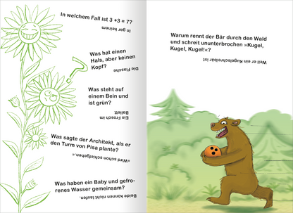 Gezeigt wird eine Innen- oder Zusatzansicht von „Scherzfragen“. Die linke Seite enthält handgezeichnete, grüne Blumen mit fröhlichen Gesichtern und mehreren humorvollen Fragen in einfacher, schwarzer Schrift. Die rechte Seite zeigt einen Bären, der mit einem orangefarbenen Ball durch eine grüne Waldlandschaft läuft. Der Himmel ist hell, und die Farben wirken freundlich und einladend. Die Typografie ist gut lesbar und sorgt für eine kindgerechte Ansprache.