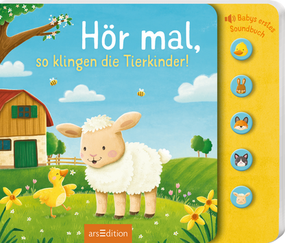 Das Buchcover zeigt ein fröhliches, helles Szenario mit einem niedlichen, lachenden Schaf und einem Entenküken, die im Vordergrund stehen. Im Hintergrund sind eine grüne Wiese und ein rotes Bauernhaus unter einem blauen Himmel mit weißen Wolken zu sehen. Der Titel „Hör mal, so klingen die Tierkinder!“ ist in fröhlicher, gelber Schrift platziert. Oben rechts befindet sich der Hinweis „Babys erstes Soundbuch“. Rechts sind farbige Tasten abgebildet, die verschiedene Tiergeräusche...