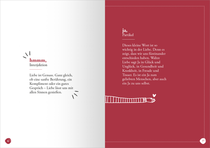 Gezeigt wird eine Innenansicht von „Liebe“. Auf der linken Seite befindet sich die Überschrift „hmmm“ in einer verspielten Schriftart, gefolgt von einem Text über die vielfältigen Facetten der Liebe. Die rechte Seite präsentiert die Überschrift „ja“ in einer klaren, modernen Typografie. Der Hintergrund ist in einem warmen Rotton gehalten, während die Texte in Weiß und Schwarz abgedruckt sind, was einen starken Kontrast schafft. Eine einfache Illustration eines arms mit einem...