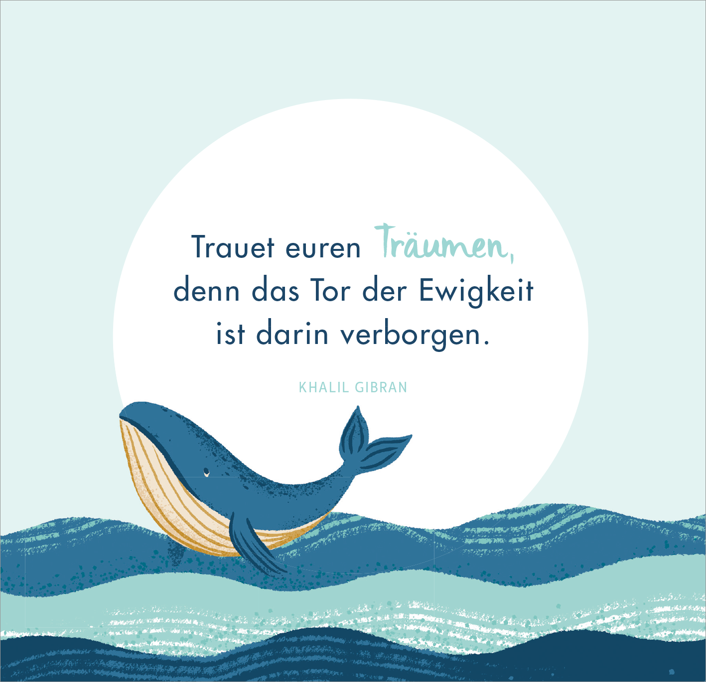 Gezeigt wird eine Innen- oder Zusatzansicht von „Segenswünsche zur Erstkommunion“. Im Bild ist ein sanfter Himmelshorizont mit Wellen zu sehen. Ein stilisierter, blauer Wal schwimmt durch die Wellen, die in verschiedenen Blautönen gestaltet sind. In der Mitte des Bildes steht in klarer, moderner Schrift der Satz: „Traut euren Träumen, denn das Tor der Ewigkeit ist darin verborgen.“ Darunter steht „Khalil Gibran“ in kleinerer Schrift. Die Farbpalette ist freundlich und beruhigend.