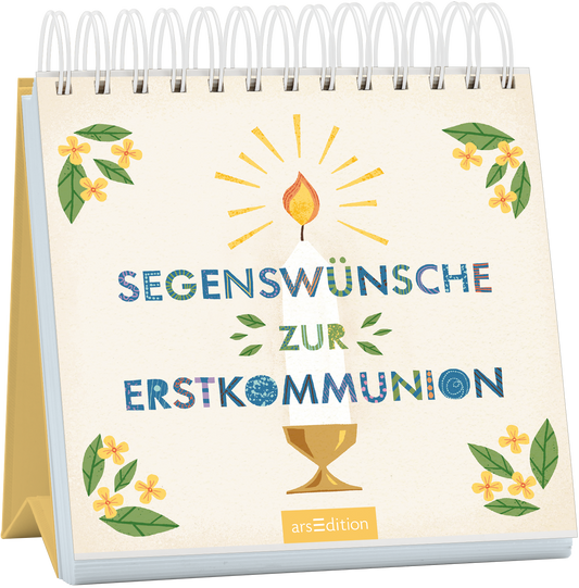 Das Buchcover zeigt einen spiralgebundenen Kalender mit einem sanften, hellen Hintergrund. In der Mitte stehen die großen, bunten Schriftzüge „Segenswünsche zur Erstkommunion“. Über einer stilisierten goldenen Kelchfigur leuchtet eine Kerze mit feuriger Flamme, umgeben von strahlenden Sonnenstrahlen. Florale Elemente in Grün und Gelb rahmen das Cover ein und verleihen ihm eine fröhliche, festliche Atmosphäre. Ganz unten mittig steht der Logoschriftzug von arsEdition.