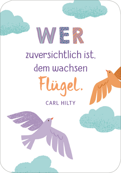 Gezeigt wird eine Innen- oder Zusatzansicht von „Segenswünsche für dich“. Die Gestaltung zeigt einen hellen Hintergrund mit sanften, wolkenartigen Motiven in verschiedenen Grüntönen. Die zentrale Botschaft ist in einer verspielten Typografie gehalten, wobei das Wort „WER“ in einer kräftigen, bunten Schrift hervorsticht. Unterhalb steht das Zitat von Carl Hilty in eleganter, brauner Schrift. Dynamische, stilisierte Vögel in lila und orange umrahmen den Text und verleihen der...