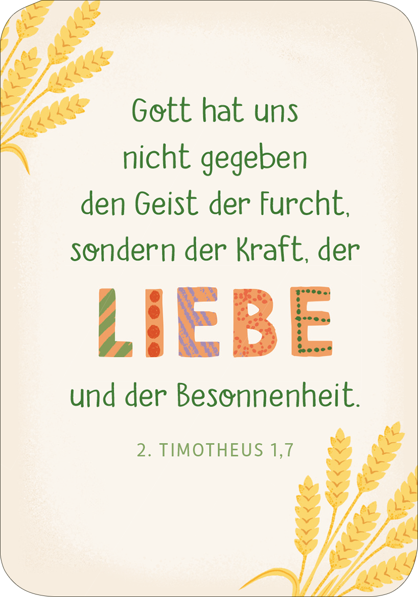 Gezeigt wird eine Innen- oder Zusatzansicht von „Segenswünsche für dich“. Der Hintergrund ist in einem warmen, sanften Creme-Ton gehalten. In der Mitte steht der Text „Gott hat uns nicht gegeben den Geist der Furcht, sondern der Kraft, der LIEBE und der Besonnenheit.“ Die Begriffe „Kraft“ und „LIEBE“ sind in kräftigen, bunten Buchstaben gestaltet, während der Rest des Textes in einer eleganten, grünen Schrift geschrieben ist. Links und rechts umrahmen stilisierte...