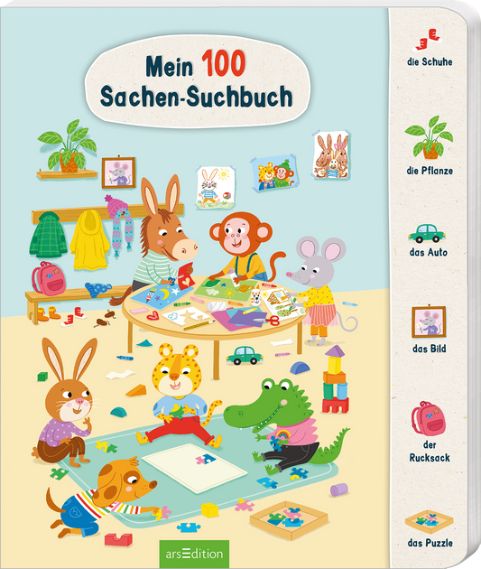 Das Cover zeigt eine fröhliche und bunte Buchszene mit verschiedenen Tiercharakteren, die in einer Kinderecke spielen. Ein Hase, ein Affe, eine Maus, ein Krokodil und ein kleiner Löwe sind um einen Tisch mit Bastelmaterialien versammelt. Der Hintergrund ist in sanften Blautönen gehalten, und an den Wänden hängen bunte Bilder. Oben in der Mitte steht der Titel „Mein 100 Sachen-Suchbuch” in großen, auffälligen Buchstaben. Ganz unten mittig steht der Logoschriftzug von arsEdition.