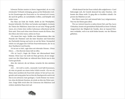 Gezeigt wird eine Innen- oder Zusatzansicht von „My Darkest Revenge“. Die Seite besteht aus zwei Spalten mit fortlaufendem Text, der in einer klaren, serifenlosen Schriftart gesetzt ist. Der Text ist in dunklen Grautönen gehalten, während der Hintergrund in einem sanften Weiß gehalten ist. Am linken Seitenrand sind einige stilisierte schwarze Flecken zu sehen, die visuelle Elemente des Inhalts widerspiegeln. Die breiten Ränder bieten Raum für Notizen oder Anmerkungen.