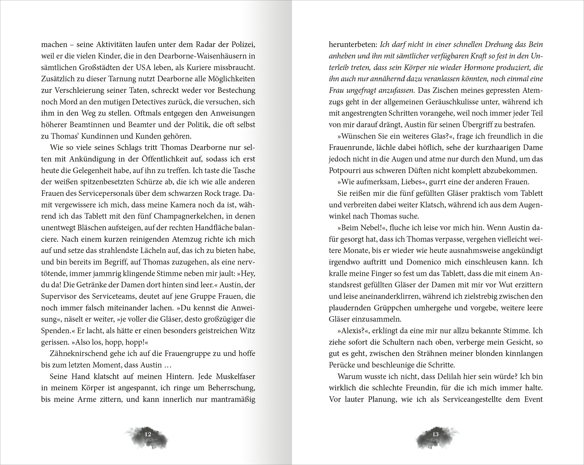 Gezeigt wird eine Innenansicht von „My Darkest Revenge“. Die Seite enthält weißen Hintergrund, auf dem schwarzer Text in gut lesbarer serifenloser Schrift platziert ist. Die Absätze sind klar gegliedert, was die Lesbarkeit erleichtert. Am unteren Rand ist ein dekoratives, unscharfes grafisches Element zu sehen, das dem Layout eine ansprechende Note verleiht. Der gesamte Eindruck ist schlicht und funktional, ohne ablenkende Elemente.