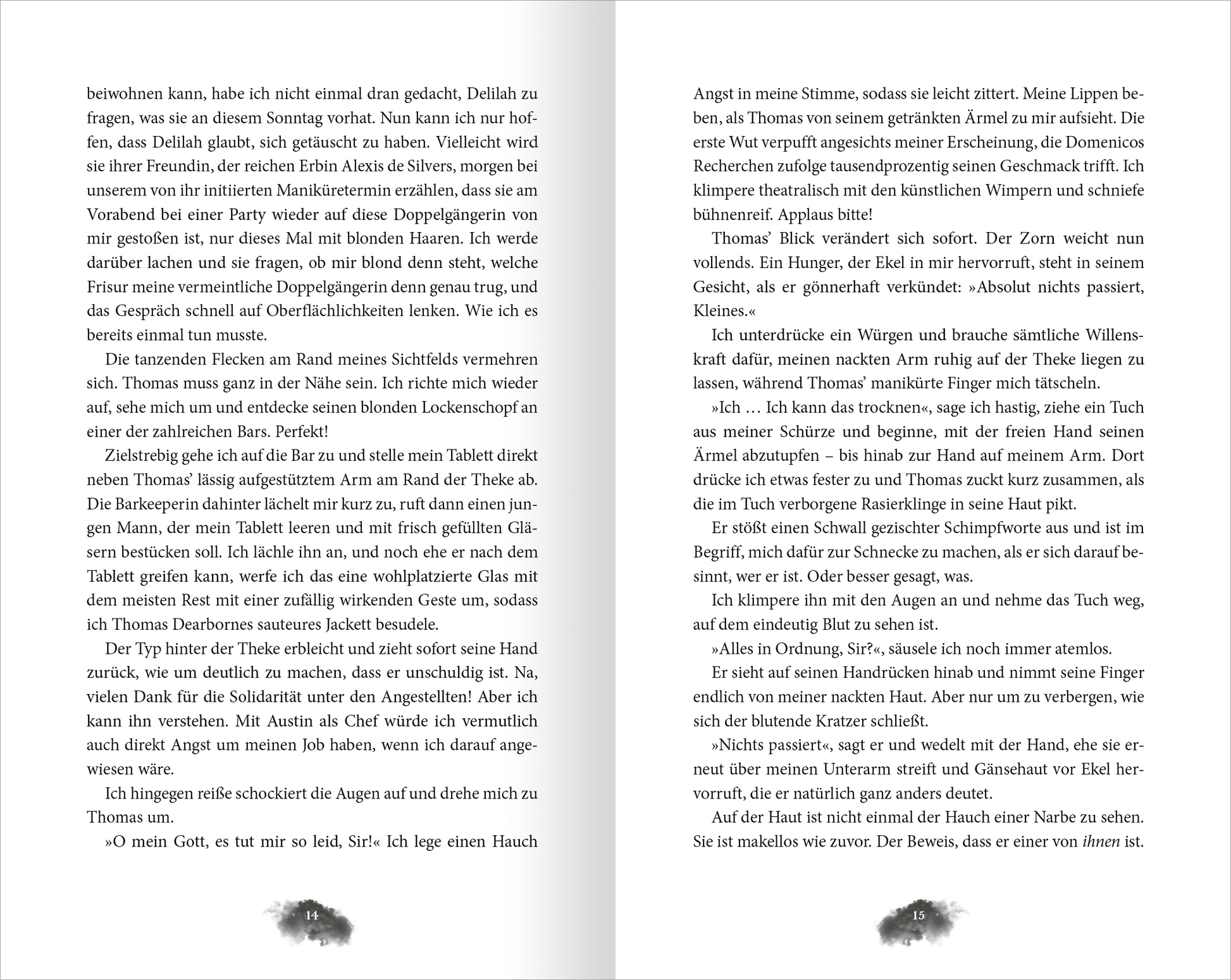 Gezeigt wird eine Innen- oder Zusatzansicht von „My Darkest Revenge“. Die Seiten sind in einem klassischen Layout mit zwei Spalten gestaltet, wobei die Schrift in einer gut lesbaren serifenlosen Typografie gehalten ist. Das Textbild ist hell auf einem weißen Hintergrund, wodurch der Kontrast gut zur Geltung kommt. Dezente Illustrationen in Form von grafischen Elementen am Seitenrand ergänzen das visuelle Erscheinungsbild, während die allgemeine Farbpalette in sanften Grau- und...