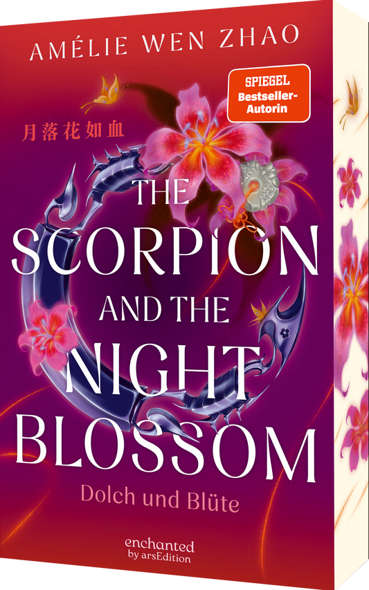 Das Buchcover zeigt einen bunten Hintergrund in Rosa- und Lilatönen, der mit Blumen und einem Skorpion verziert ist. Der Titel „THE SCORPION AND THE NIGHT BLOSSOM“ sowie der Untertitel „Dolch und Blüte“ sind in großen, eleganten weißen Buchstaben gedruckt. Oben rechts befindet sich ein roter SPIEGEL-Bestseller-Autorin- Button mit weißer Schrift. Ganz unten mittig steht der Logoschriftzug von enchanted by arsEdition.