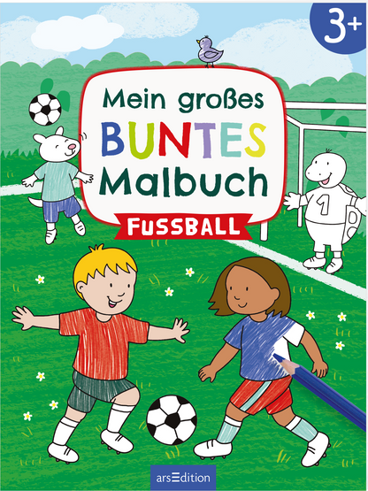 Das Buchcover zeigt eine lebendige Szene auf einem Fußballfeld, in der zwei Kinder mit einem Fußball spielend dargestellt sind. Das Mädchen trägt ein blaues T-Shirt, der Junge ein rotes. Um sie herum sind verschiedene cartoonartige Tiere zu sehen, darunter ein Hase und eine Schildkröte, die ebenfalls am Spiel teilnehmen. Der Titel „Mein großes BUNTES Malbuch FUSSBALL“ hebt sich mit bunten Buchstaben vor einem weißen Hintergrund ab. Oben rechts ist die Altersangabe „3+“ zu sehen,...