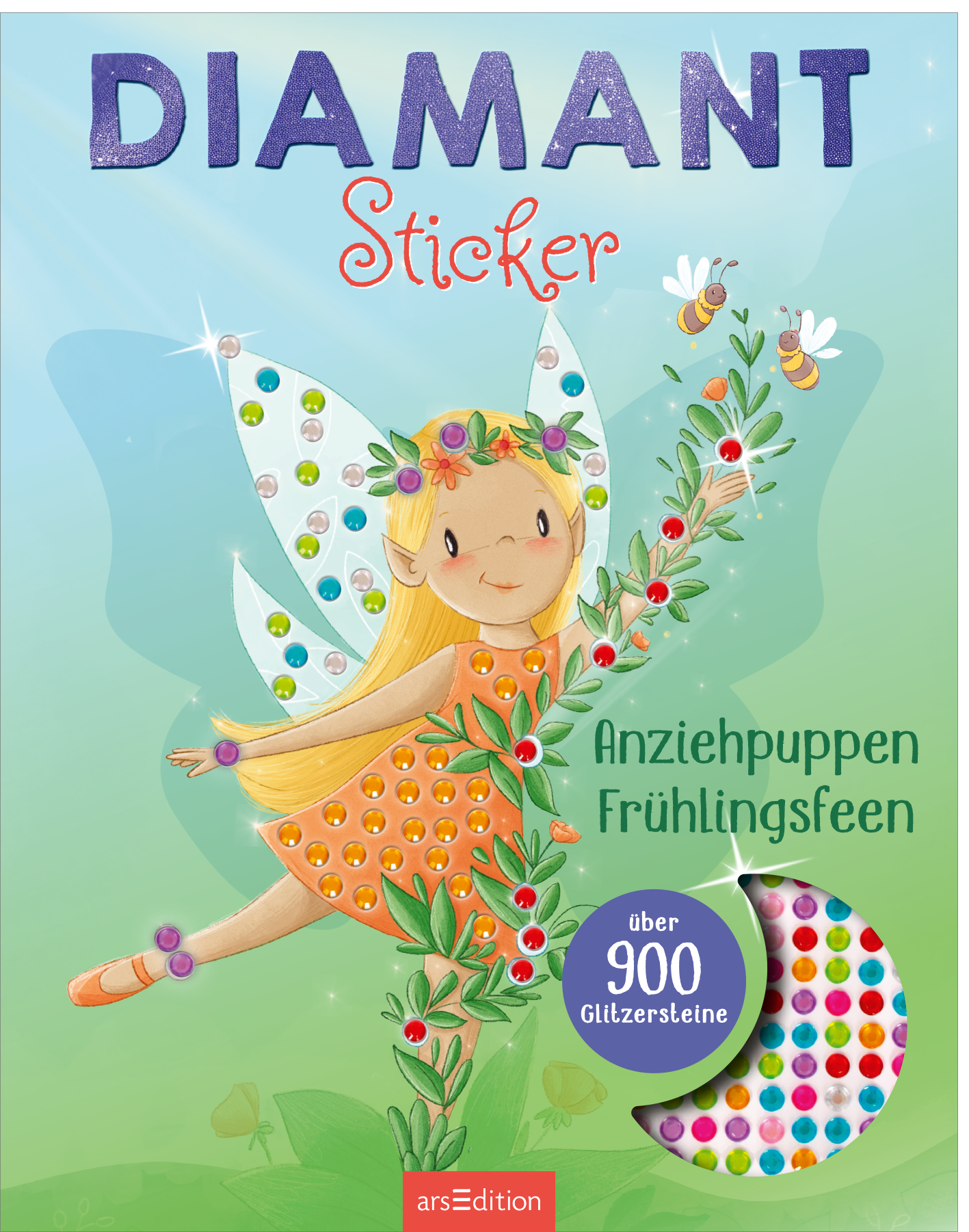Das Buchcover zeigt ein farbenfrohes und fantasievolles Design mit einer fröhlichen Fee, die im Vordergrund tanzt. Sie hat lange, blonde Haare und trägt ein orangefarbenes Kleid mit glitzernden Stickern. Um sie herum sprießen bunte Blumen und Bienen fliegen im Hintergrund. Der Titel „DIAMANT Sticker“ ist in großen, glitzernden Buchstaben oben platziert, während darunter der Text „Anziehpuppen Frühlingsfeen“ steht. In der unteren rechten Ecke befindet sich ein Hinweis auf „über...