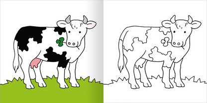 Gezeigt wird eine Innen- oder Zusatzansicht von „Mein erstes dickes Malbuch ab 2 – Frühling“. Die Abbildung zeigt eine fröhliche Kuh auf einer grünen Wiese. Die Kuh hat ein schwarz-weißes Fell mit einer grünen Kleeblatt-Applikation auf der linken Flanke. Auf der linken Seite ist die Kuh farbig ausgeführt, während sie auf der rechten Seite nur als Umriss in Schwarz-Weiß zu sehen ist, ideal zum Ausmalen. Die einfache, kindgerechte Typografie ergänzt die verspielte Gestaltung.
