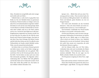 Gezeigt wird eine Innen- oder Zusatzansicht von „Holly – Eine Belladonna-Novelle“. Die Doppelseite präsentiert einen klaren, gut lesbaren Text in einer eleganten Serifenschrift. Der Hintergrund ist in sanften Weißtönen gehalten, während die Seitenränder mit einem zarten, floralen Ornament in einem sanften Türkis dekoriert sind. Die Seitenzahlen sind am unteren Rand platziert. Der gesamte Layoutstil strahlt eine angenehme Lesbarkeit und ansprechende Ästhetik aus.