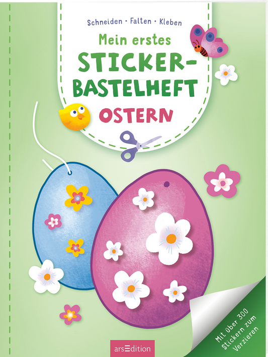 Das Buchcover zeigt eine fröhliche und bunte Gestaltung für „Mein erstes Sticker-Bastelheft Ostern“. Oben in verspielter Schrift steht der Titel, begleitet von einem gelben Vogel und einem pinken Schmetterling. Im Zentrum befinden sich zwei Ostereier, eines in Blau und eines in Pink, jeweils verziert mit bunten Blumen. Ein Hinweistext in der unteren rechten Ecke verkündet: „Mit über 300 Stickern zum Verzieren“. Ganz unten mittig steht der Logoschriftzug von arsEdition.