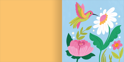 Gezeigt wird eine Innen- oder Zusatzansicht von „I Love to Bloom – Diamantsticker“. Das Bild zeigt eine farbenfrohe Illustration mit einem schillernden Kolibri, der an einer großen weißen Blume nippt. Umrahmt wird das zentrale Motiv von grünen Blättern und weiteren bunten Blumen wie einer zarten Pfingstrose in Rosa und kleinen pinken Blüten. Der Hintergrund ist tief himmelblau, was die lebhaften Farben der Blüten und den Vogel hervorhebt. Die Schrift ist modern und fröhlich...