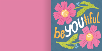 Gezeigt wird eine Innen- oder Zusatzansicht von „I Love to Bloom – Diamantsticker“. Der Hintergrund ist in einem kräftigen Dunkelblau gehalten, während große pinke Blumen mit gelben Blütenmitten prominent abgebildet sind. Die Worte „be YOU tiful“ sind in unterschiedlichen Farben gestaltet: „be“ in leuchtendem Gelb, „YOU“ in strahlendem Weiß und „tiful“ in Orange. Die Schrift ist verspielt und kindgerecht, ergänzt durch grüne Blätter und kleine blaue Blüten.