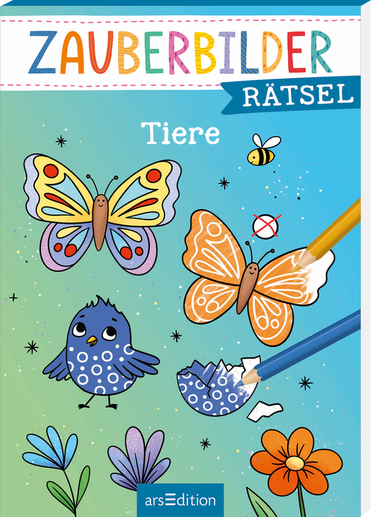 Auf dem Cover der „Zauberbilder Rätsel: Tiere“ sind bunte und verspielte Illustrationen von Tieren abgebildet, darunter ein blauer Vogel und zwei Schmetterlinge in lebhaften Farben. Der Hintergrund ist in satten Blau- und Grüntönen gehalten, die eine fröhliche Atmosphäre schaffen. Der Titel „ZAUBERBILDER“ ist in bunten Buchstaben und „RÄTSEL“ auf einem blauen Banner gestaltet. Oben steht das Wort „Tiere“. Ganz unten mittig steht der Logoschriftzug von arsEdition.