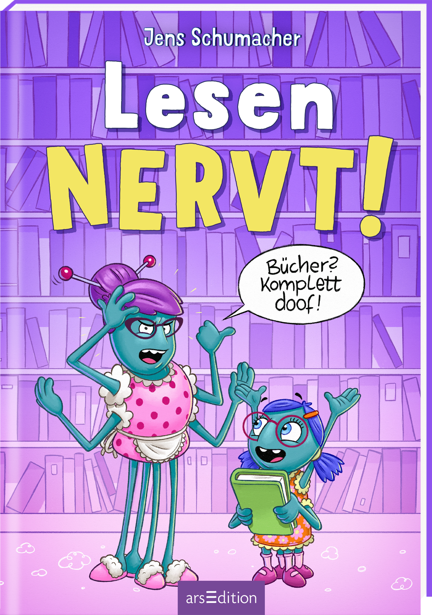 Auf dem Buchcover von "Lesen NERVT!" von Jens Schumacher dominieren leuchtende Farben in Lila und Gelb. Zwei grüne Spinnen mit menschlichen Zügen, stehen im Vordergrund. Die größere Spinne hat eine rosa Bluse an und wirkt genervt, während die kleinere in einem bunten Outfit fröhlich lächelt und ein Buch hält. Über ihnen prangt der Titel in großen Buchstaben. Eine Sprechblase enthält den Untertitel „Bücher komplett doof!“. Ganz unten mittig steht der Logoschriftzug von...
