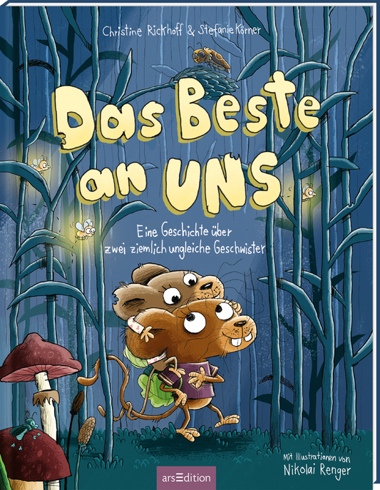 Auf dem Buchcover „Das Beste an UNS“ von Christine Rickhoff und Stefanie Körner sind zwei sympathische Mäuse abgebildet, die in einem märchenhaften Wald stehen. Der Hintergrund präsentiert düstere, grüne Bäume und leuchtende Glühwürmchen, die eine magische Atmosphäre schaffen. Der Titel ist in großen, gelben Buchstaben gestaltet und strahlt Freundlichkeit aus. Am unteren Rand des Covers steht in kleinerer Schrift: „Eine Geschichte über zwei ziemlich ungleiche Geschwister“....