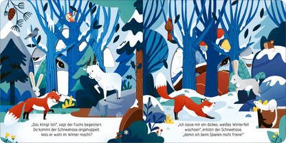 Gezeigt wird eine Innen- oder Zusatzansicht von „Was macht der Fuchs im Winter?“. Die Illustration zeigt einen lebhaften winterlichen Wald mit leuchtend blauen und weißen Farben. Im Vordergrund stehen ein roter Fuchs und eine weiße Schneehase, die miteinander sprechen. Die Bäume sind in verschiedenen Blautönen gehalten, mit vereisten Ästen und schneebedeckten grünen Tannen. In den Ästen sitzen Vögel, die die Szene lebendig machen. Der Text ist in einer klaren, modernen Schriftart...