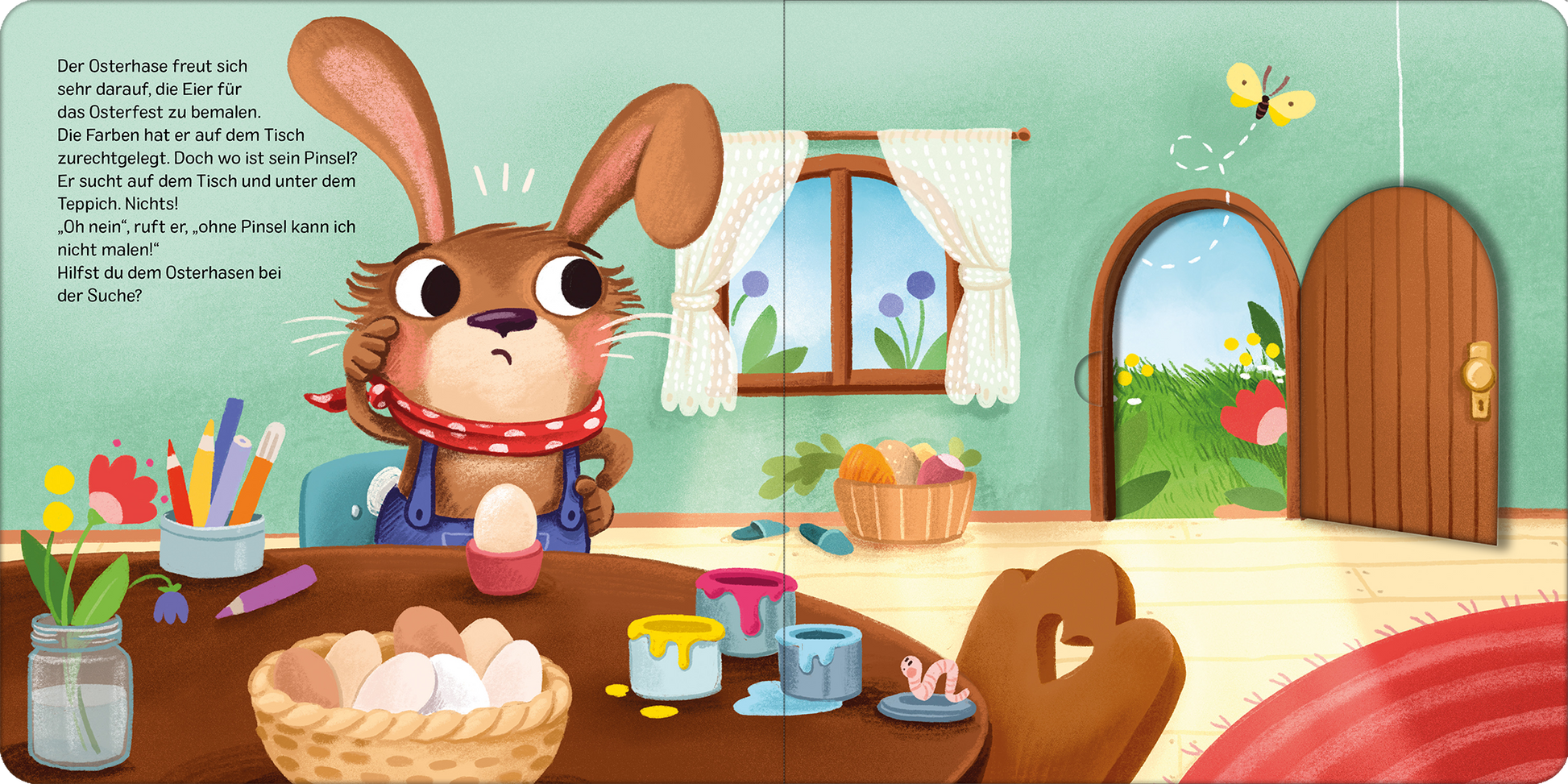 Gezeigt wird eine Innen- oder Zusatzansicht von „Der vergessliche Osterhase“. Der Osterhase sitzt an einem holzfarbenen Tisch, umgeben von bemalten Eiern und Farbtöpfen in lebhaften Farben wie Blau, Gelb und Rot. Die Wände sind in sanftem Grün gehalten, und durch ein großes Fenster fällt Tageslicht. Ein runder Teppich in warmen Rottönen und eine offene Tür mit einer blühenden Wiese im Hintergrund schaffen eine freundliche Atmosphäre. Der Hase trägt ein rotes Halstuch und schaut...