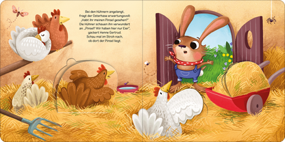 Gezeigt wird eine Innen- oder Zusatzansicht von „Der vergessliche Osterhase“. Die Szene zeigt einen charmanten, etwas verlegenen Osterhasen in einem gemütlichen Hühnerstall. Die Hühner sind in verschiedenen Positionen platziert, teils sitzend, teils stehend, und haben natürliche Brauntöne. Der Hintergrund ist in sanften Gelbtönen gehalten, die Heu und warme Atmosphäre widerspiegeln. Der Osterhase trägt eine blaue Latzhose und hat große, aufmerksame Ohren, die seine Neugierde...