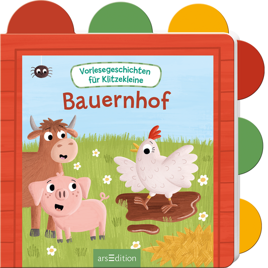 Das Buchcover zeigt eine bunte, kinderfreundliche Illustration eines Bauernhofs. In der Mitte stehen ein fröhliches Schwein und eine neugierige Kuh, die von einer Henne und grünen Wiesen umgeben sind. Der Titel „Bauernhof“ ist in großen, verspielten Buchstaben oben auf dem Cover platziert. Ein Banner mit „Vorlesegeschichten für Klitzekleine“ in bunten Buchstaben ergänzt die Gestaltung. Ganz oben links ist eine kleine Spinne abgebildet. Ganz unten mittig steht der Logoschriftzug von...