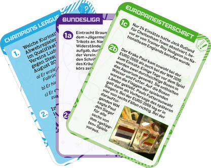 Gezeigt wird eine Innen- oder Zusatzansicht von „Fußball-Quiz“. Die Ansicht zeigt mehrere Trivia-Karten in unterschiedlichen Farben: Blau (Champions League), Lila (Bundesliga) und Grün (Europameisterschaft). Jede Karte enthält nummerierte Fragen und informative Texte in gut lesbarer, klarer Typografie. Die Karten sind mit abgerundeten Ecken gestaltet und weisen ein modernes Design auf, das ein sportliches Thema vermittelt. Der Hintergrund ist hell und die Farben der Karten lebhaft,...