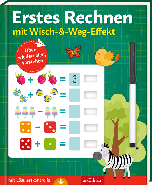 Das Buchcover zeigt einen grünen, karierten Hintergrund. Oben in großen weißen Buchstaben steht der Titel „Erstes Rechnen“ und darunter der Zusatz „mit Wisch-&-Weg-Effekt“. Eine rote Sprechblase hebt den Text „Üben, wiederholen, verstehen“ hervor. Im Zentrum sind bunte Illustrationen von Früchten, Tieren und Rechenaufgaben abgebildet. Rechts ist ein Textmarker platziert. Ganz unten mittig steht der Logoschriftzug von arsEdition, links daneben der Hinweis "mit...