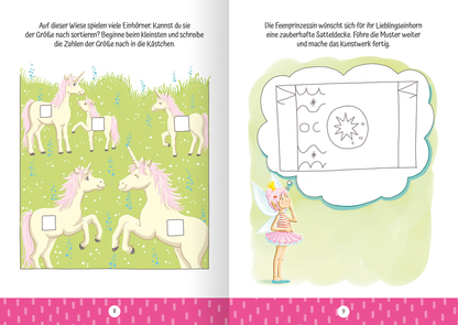 Innenseite aus dem Buch „Ruckzuck weggewischt! Einhörner“. Links sind vier Einhörner auf einer grünen Wiese abgebildet, die in verschiedenen Größen dargestellt werden. In jedem der leeren Kästchen können die Kinder Zahlen eintragen. Rechts steht eine Fee mit Flügeln und einem rosa Kleid, die sich eine bunte Satteldecke für ihr Einhorn wünscht. Darunter befindet sich eine Wolke, in der die Kinder Muster weiterführen sollen. Der Hintergrund ist in sanften Grüntönen gehalten, mit...