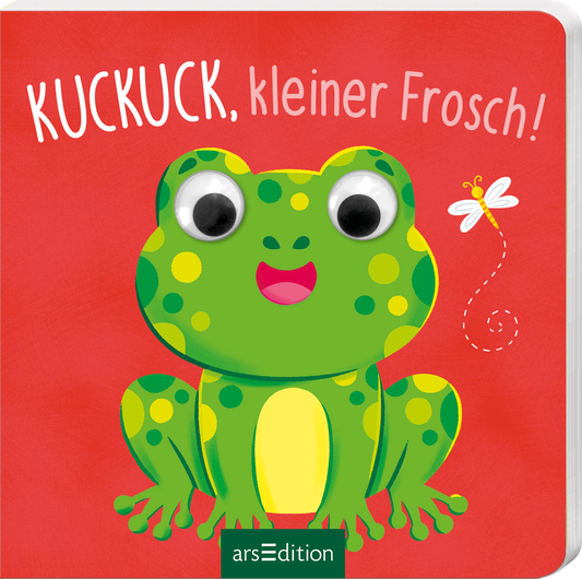Auf dem Cover mit rotem Hintergrund sitzt ein fröhlicher, grüner Frosch mit großen, runden Augen und gelben Punkten. Über ihm steht in verspielter, weißer Schrift der Titel „KUCUK, kleiner Frosch!“. Neben dem Frosch fliegt eine kleine, weiße Libelle. Die Atmosphäre ist kindlich und einladend. Ganz unten mittig steht der Logoschriftzug von arsEdition.