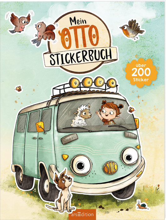 Das Buchcover zeigt einen hellblauen Vintage-Bus, der von einem fröhlichen Mädchen und einem Schaf bewohnt wird. Um sie herum fliegen verschiedene Vögel, die das lebendige, verspielte Ambiente unterstreichen. Der Titel „Mein OTTO STICKERBUCH“ ist in großen, geschwungenen Buchstaben oben auf dem Cover platziert, ergänzt durch eine orangefarbene Auszeichnung „über 200 Sticker“. Ganz unten mittig steht der Logoschriftzug von arsEdition.