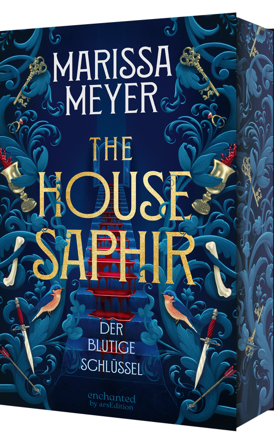 Das Buchcover zeigt eine opulente, tiefe blaue Farbgebung, die von eleganten, floralen Mustern umgeben ist. In der Mitte steht der Titel „THE HOUSE SAPHIR“ in großen, goldenen Buchstaben, während der Zusatz „DER BLUTIGE SCHLÜSSEL“ darunter in einem schmaleren, weißen Schriftzug platziert ist. Oberhalb des Titels findet sich der Name der Autorin Marissa Meyer. Ein SPIEGEL-Bestseller-Button ist in der oberen Ecke zu sehen. Ganz unten mittig steht der Logoschriftzug von arsEdition.