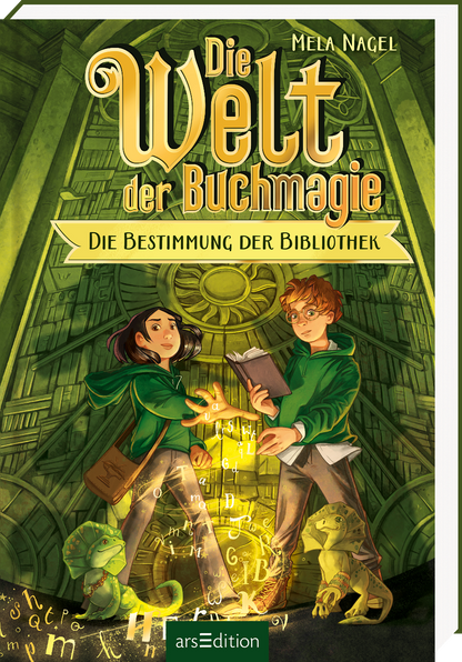 Das Buchcover zeigt einen Jungen und ein Mädchen in lässiger Kleidung, die in einer magischen Bibliothek stehen, umgeben von grünen und goldenen Farben. Der Titel „Die Welt der Buchmagie“ ist in geschwungener, gelber Schrift platziert, während der Untertitel „Die Bestimmung der Bibliothek“ darunter in einer anderen Schrift erscheint. Der Name der Autorin Mela Nagel steht ganz oben. Im Hintergrund erkennt man geheimnisvolle Regale und mystische Kreaturen. Ganz unten mittig steht der...