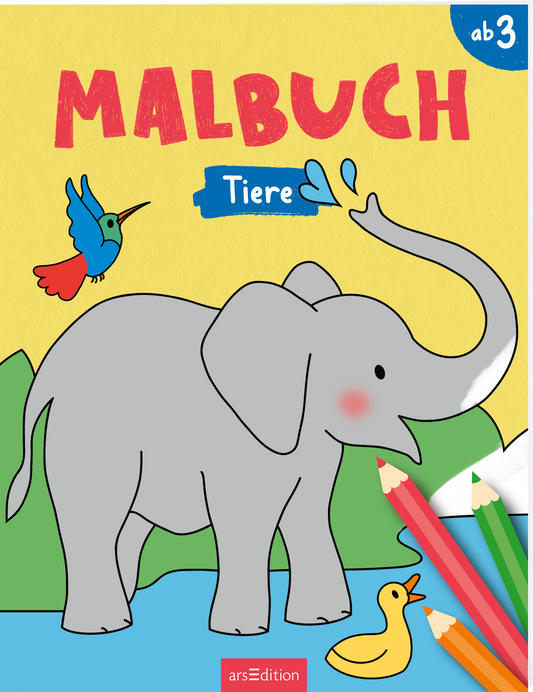 Das Buchcover zeigt ein graues, niedliches Elefantenkind, das fröhlich mit dem Rüssel spritzt. Über ihm schwebt ein bunter Kolibri, während im Hintergrund grüne Hügel zu sehen sind. Die Schrift „MALBUCH“ in großen, roten Buchstaben zieht sofort die Aufmerksamkeit auf sich, gefolgt von „Tiere“ in blauer Schrift. Bunte Buntstifte liegen vorne im Bild. Ganz unten mittig steht der Logoschriftzug von arsEdition.